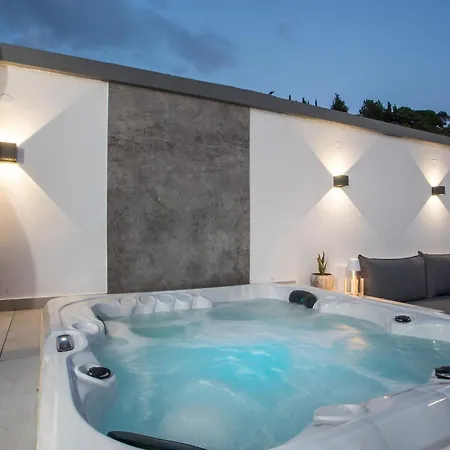 Chrispa Villa *